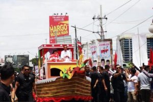 Tiba di Palembang Jokowi Naik Mobil Hias Berbentuk Perahu Sriwijaya