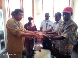 Marga Aruh dan Yafle di Sorsel Terima Ganti Rugi Tanah Adat Rp 500 Juta