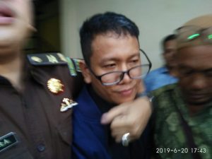 Oknum Anggota DPRD Kota Sorong Dieksekusi Kejari Sorong