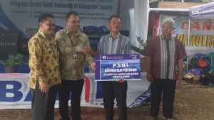 BI Serahkan Bantuan ke Kelompok Tani, Ini Harapan Wabub Sorong Suko Harjono