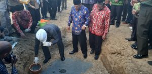 Letakkan Batu Pertama Kantor MUI PB, Ini Harapan Gubernur Dominggus Mandacan