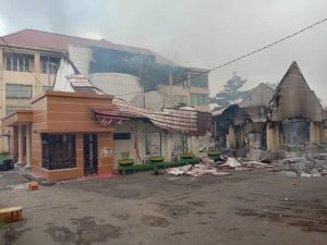 Aksi Spontanitas Warga Manokwari Kian Mencekam, Kantor DPRD PB Ikut Dibakar