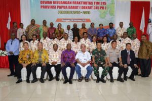 Gubernur PB Lantik Obet Ayok Sebagai Ketum Tim 315 Papua Barat