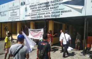 Kantor DPD Golkar Papua Barat Kembali Dipalang Massa