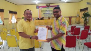 Menuju Pilkada R4, Charles Imbir dan Reinold Bulla Mendaftar di Partai Golkar
