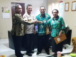Orang Tua Siswa Taruna Akmil Terima Piagam Dari Kapolres R4