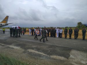 TNI-Polri Sambut Kedatangan Jenazah Sertu Anumerta Ikrar Setya Nainggolan
