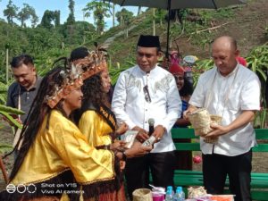 Menteri Koperasi dan UKM Kunjungi Kebun Buah Naga di Raja Ampat