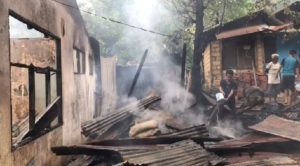Dua Unit Rumah Yang Terbuat Dari Kayu Dan Tripleks Habis Terbakar