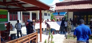 Dua Terdakwa Rasisme Dituntut Rendah, SPKBM Melakukan Aksi Tutup Mulut