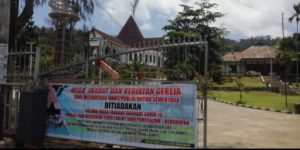 Bupati Manokwari Ibadah Jumat Agung Secara Online