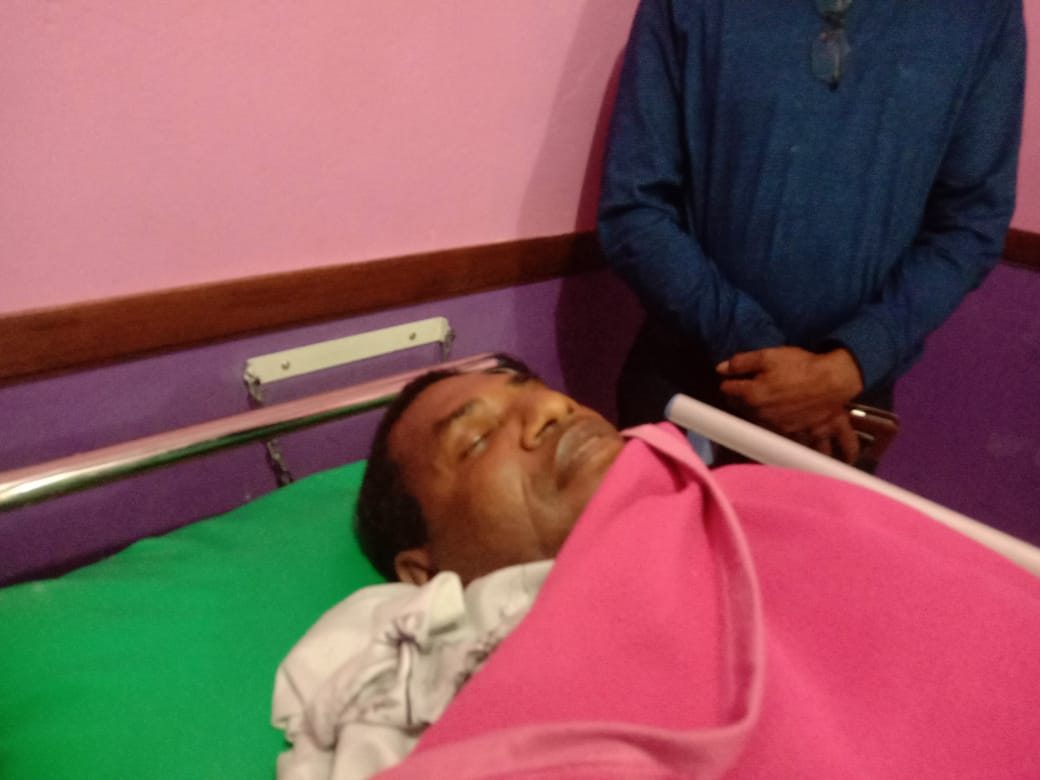 Demas Paulus Mandacan di Rumah Sakit Angkatan Laut, Manokwari. [sumber foto group WA]