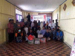 Jelang HUT, Bawaslu Kota Sorong Bagi Sembako di Panti Asuhan
