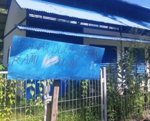 Warga Kampung Lopintol Palang RPL Yang Dibangun PT PLN-ULP R4