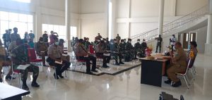 Lawan Corona, Bupati Tambrauw dan TNI-Polri Rapat Koordinasi Lintas Posko
