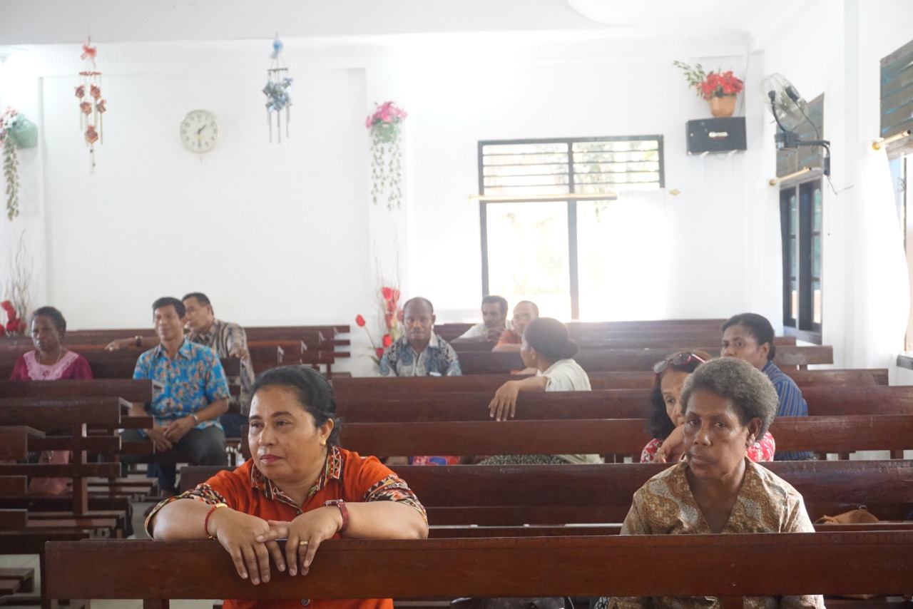 jemaat gereja yang mengikuti penyuluhan di gereja. [foto: junaedi-sr]