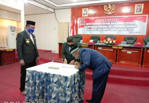 Dua Fraksi Menerima LKPJ Bupati R4