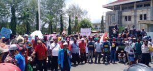 Ratusan Warga Demo Meminta Pemekaran PBD Segera Dilaksanakan