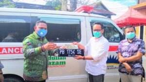 Abdullah Gazam Serahkan Bantuan Satu Unit Ambulans