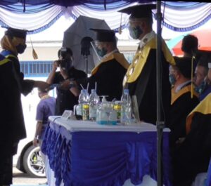Universitas Victory Sorong Gelar Wisuda Secara Drive Thrue