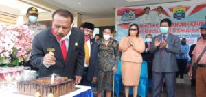 HUT Ke-12, Bupati Tambrauw Resmikan Jembatan dan 3 Kantor Pemerintahan