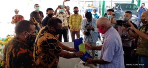 Kejari Sorong Dan Pemkab Maybrat Tertibkan 17 Unit Mobil Dinas