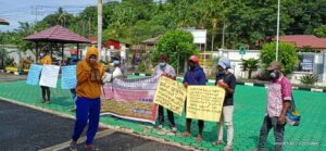 AMPPK Papua Barat Demo Minta Penanganan Kasus Korupsi Asrama Bintuni Dituntaskan
