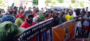 Solidaritas Peduli Keadilan Se-Sorong Raya Bertemu Ketua PN Sorong Minta Empat Terdakwa Dibebaskan