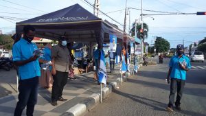 KNPI Distrik Sorong Bagi 1.000 Masker Kepada Pengguna Jalan