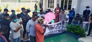 Unjuk Rasa Lanjutan Mendesak Kejari Sorong Segera Menetapkan Tersangka