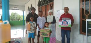 Alumni MTs Negeri Sorong Beri Bantuan ke Pesantren Emeyodere