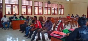 Keluarga Korban Marah Melihat Terdakwa Datang Ke PN Sorong Mengendarai Mobil Pribadi
