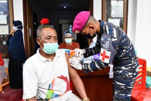 Pasmar 3 Gelar Vaksinasi Lanjutan Bagi Warga Distrik Aimas