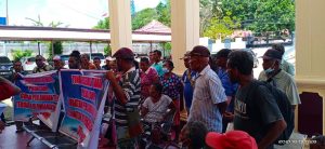Puluhan Warga Pulau Soop Datangi PN Sorong Minta Penundaan Eksekusi Tanah