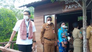 Sandiaga Uno Kunjungi Taman Wisata Mangrove Sorong