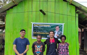 Komunitas Gus Muhaimin Bantu Rehab Rumah Bapak Daud Kebaire
