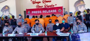 Setelah 11 Pelaku Ditangkap Kini Polisi Buru 8 DPO Pembunuhan dan Pembakaran Double O