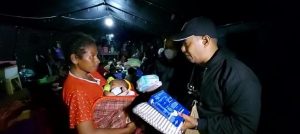 Peduli Sesama, IJTI Papua Barat Beri Bantuan Warga Terdampak Gelombang Air Lait Ekstrim