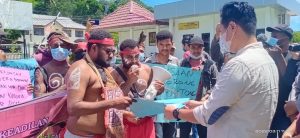 Demo Masyarakat Adat Minta Petrus Titit dan Octavianus Bofra Dibebaskan