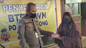 Polres Sorong Bantu Salurkan BTPKLWN Bagi Pedagang dan Nelayan