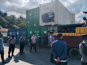 Polda Papua Barat Bersama Polres Sorong Kota Kawal Distribusi Minyak Goreng