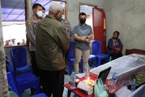 Kapolres Sorong Kota Kunjungi Keluarga Korban Penikaman