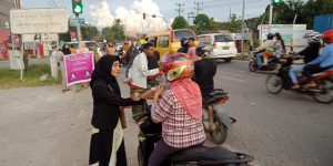Forhati Kota Sorong Bagi Makanan Buka Puasa