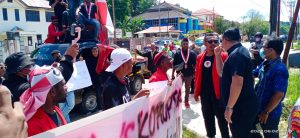 Demo GMNI Desak Kejaksaan Negeri Sorong Tetapkan Tersangka ATK dan Barang Cetakan