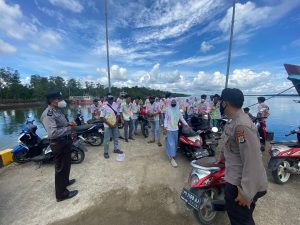 Dengan Cara Humanis, Piket Jaga Polsek Salawati Bubarkan Perayaan Kelulusan Sekolah