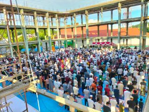 Ribuan Umat Muslim Memadati Meajid Al Akbar Kota Sorong Laksanakan Sholat Ied