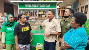 Abdullah Gazam Bantu OAP Perlengkapan Jualan Moderen