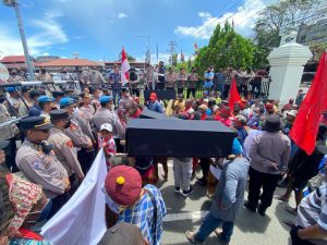 Puluhan Aktivis Papua Unjuk Rasa Tuntut Polisi Proses Hukum Hendrik Sitorus