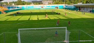 Rumput Stadion Sepakbola Kota Sorong Super Lembut dan Aman Untuk Selebrasi
