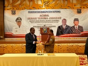 Johny Kamuru Minta Masyarakat Dukung Penjabat Bupati Sorong